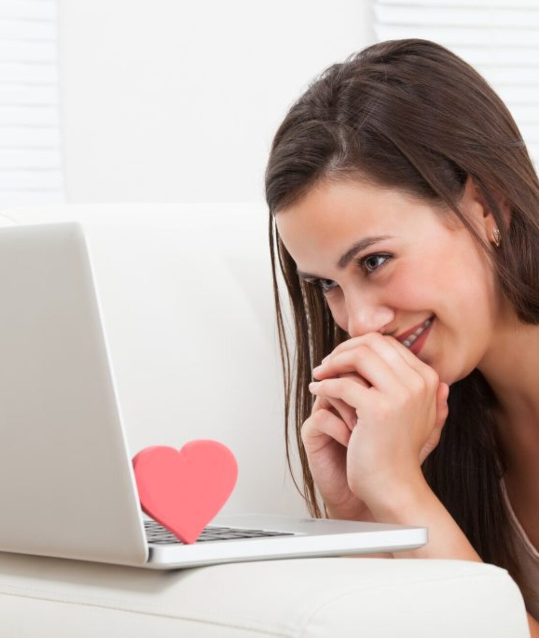 Side,View,Of,Beautiful,Young,Woman,Dating,Online,On,Laptop