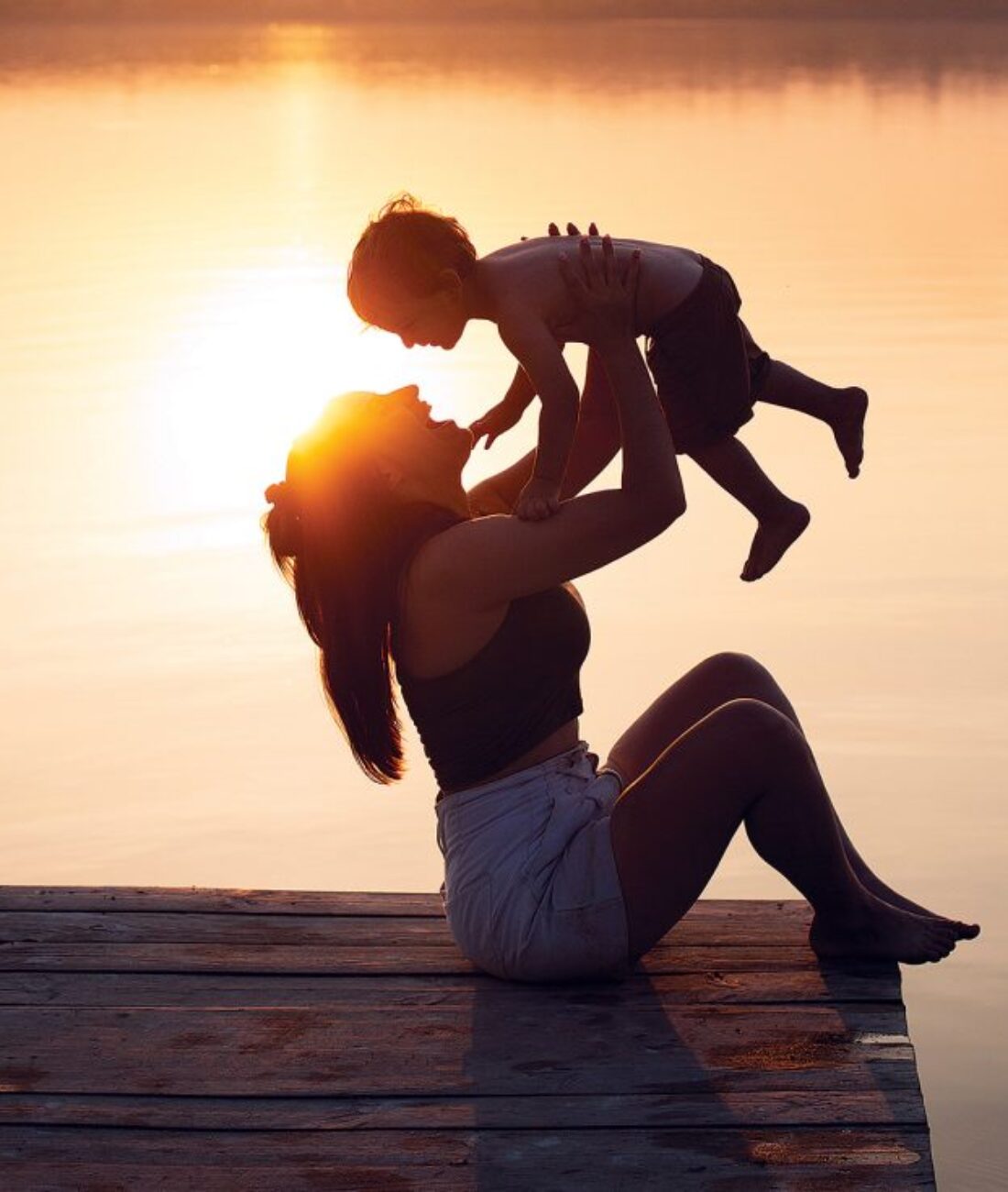 mom-spending-time-with-kid-beach