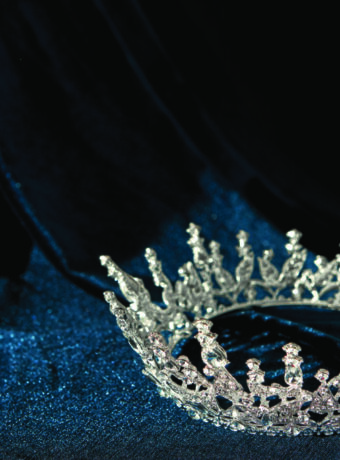 still-life-ruler-crown