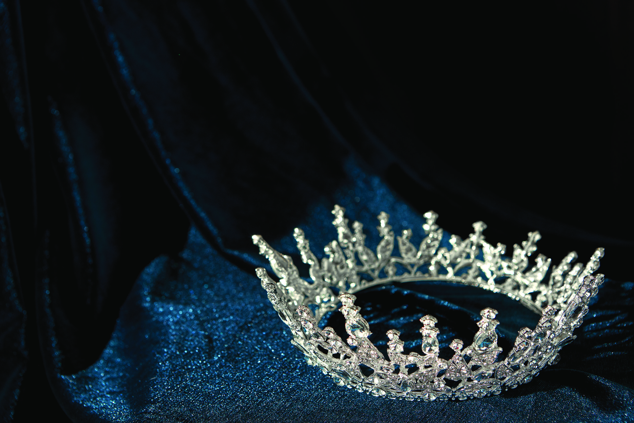 still-life-ruler-crown