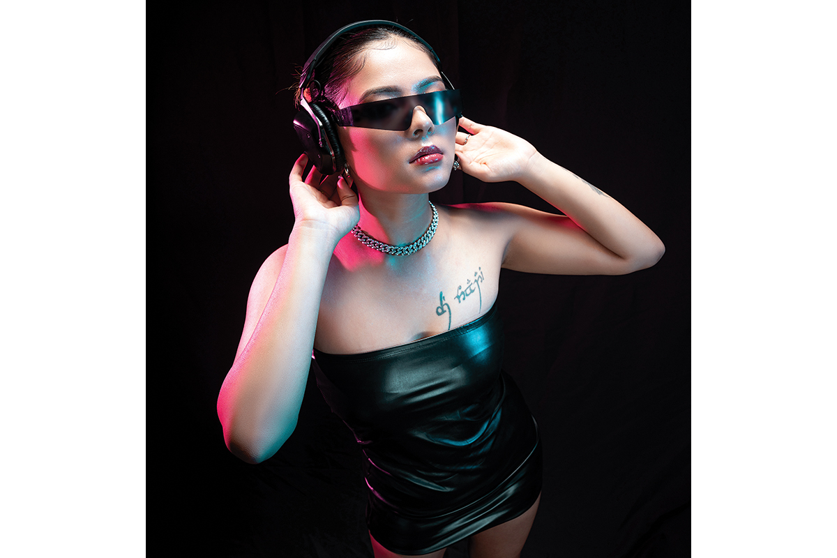 SPINNING THE WEDDING VIBE