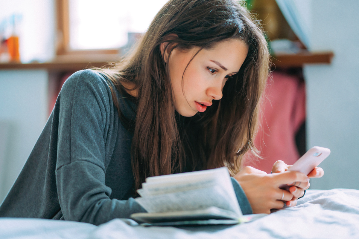 ARE YOU CHRONICALLY ONLINE?